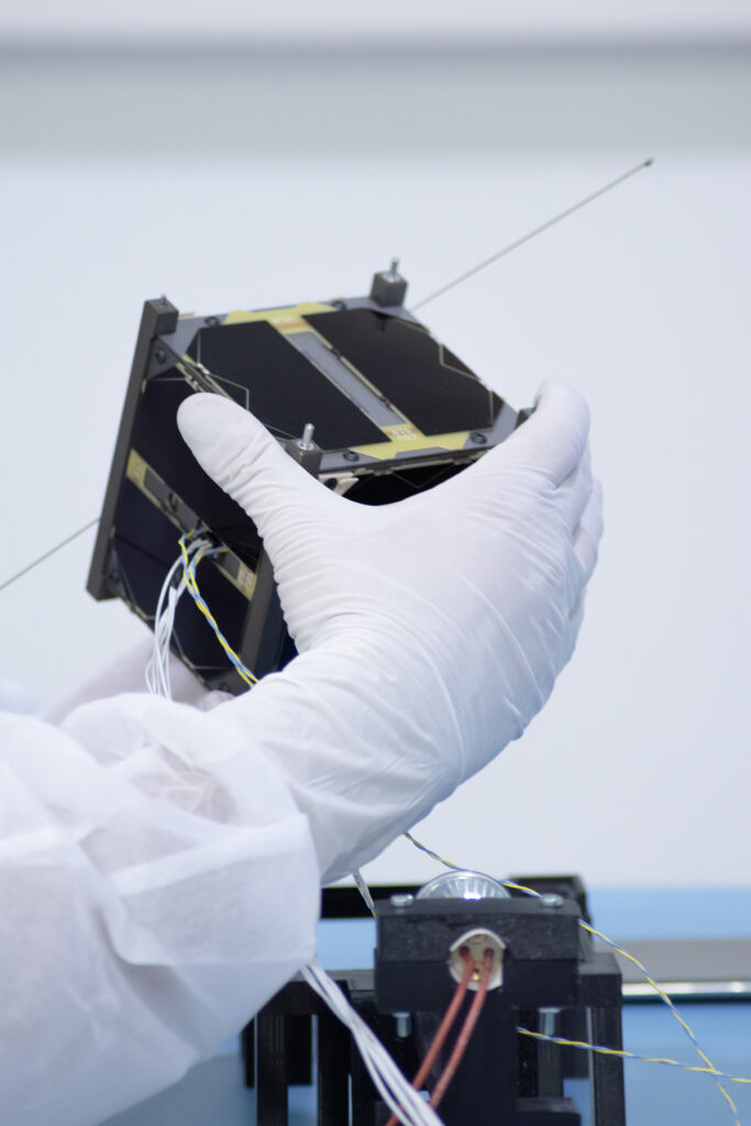 Scientifique et nano satellite
